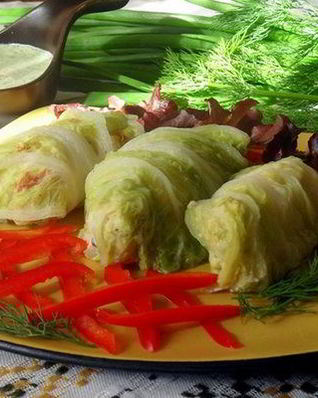 Голубцы на листьях пекинской капусты