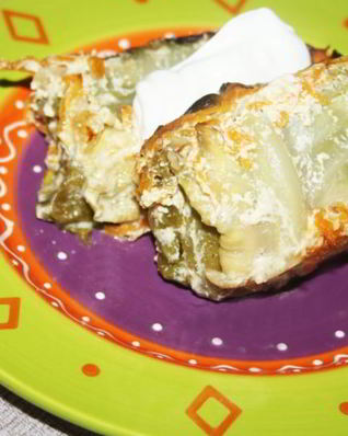 Голубцы с индюшатиной, запеченные в сметанном соусе