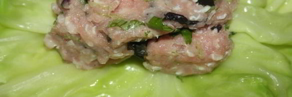 голубцы с индюшатиной, запеченные в сметанном соусе