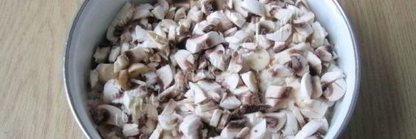 голубцы с курицей, свиной грудинкой и грибами