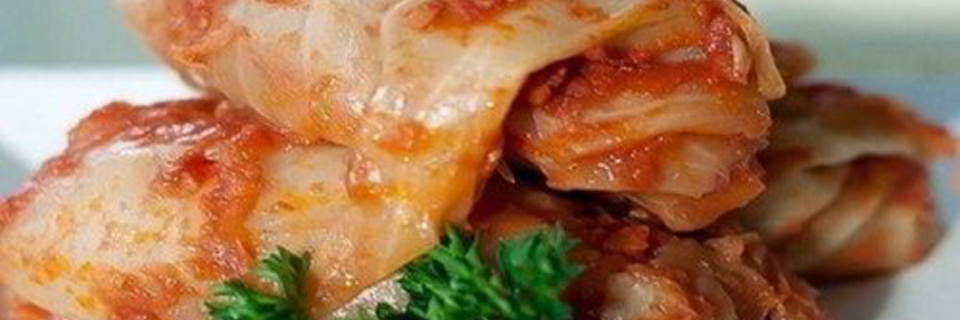 Голубцы в томатном соусе с квашеной капустой