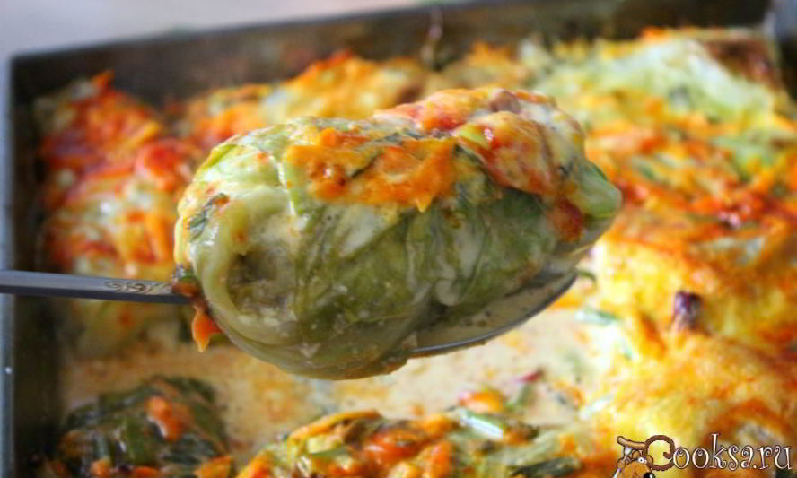 Рецепт летних голубцов, запеченных в сметанно-томатном соусе