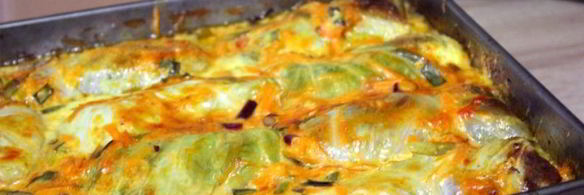 летние голубцы, запеченные в сметанно-томатном соусе