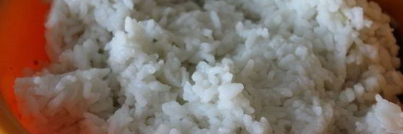 летние голубцы, запеченные в сметанно-томатном соусе