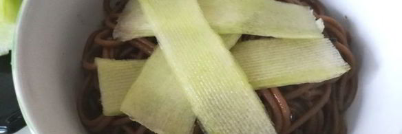 гречневая лапша со свежим огурцом