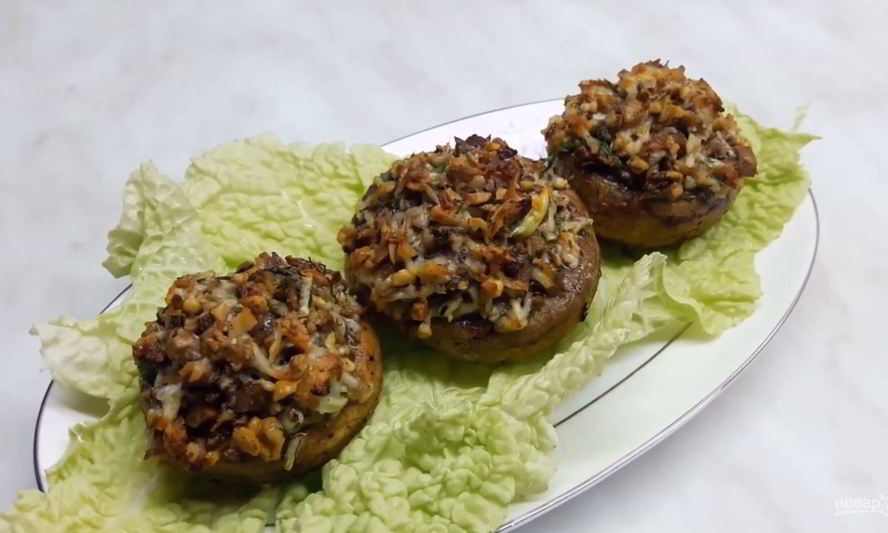 Рецепт грибов, фаршированных орехами и сыром