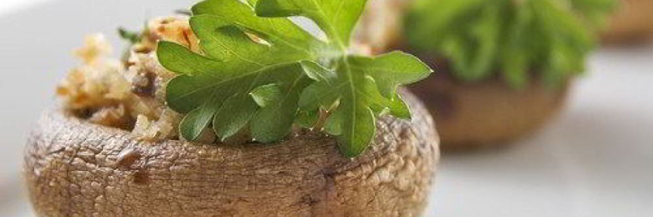 Грибы, фаршированные рикоттой и луком