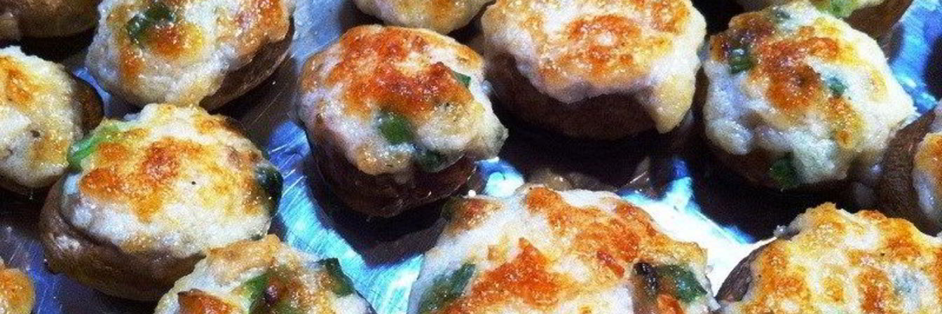 Грибы, фаршированные сладким перцем, запеченные под сыром