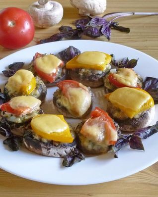 Грибы с сыром и помидорами в духовке