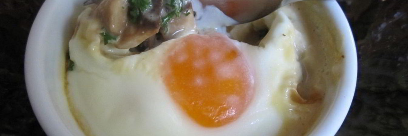 Грибы в сливках, запеченые с яйцом