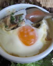 Грибы в сливках, запеченые с яйцом