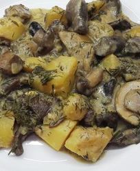 Грибы в сметане с картофелем