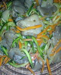 Грибы вешенки с овощами по-корейским мотивам