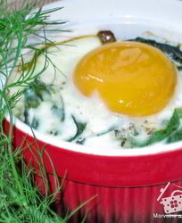 Грибы, запеченные со шпинатом и яйцом