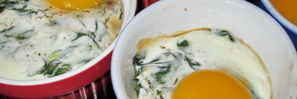 грибы, запеченные со шпинатом и яйцом