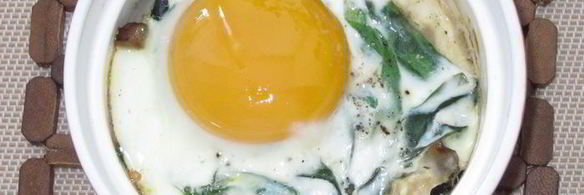 грибы, запеченные со шпинатом и яйцом