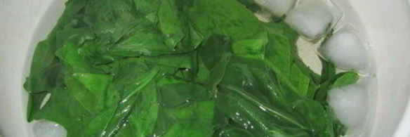 грибы, запеченные со шпинатом и яйцом