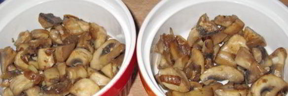 грибы, запеченные со шпинатом и яйцом