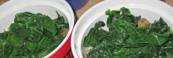 грибы, запеченные со шпинатом и яйцом