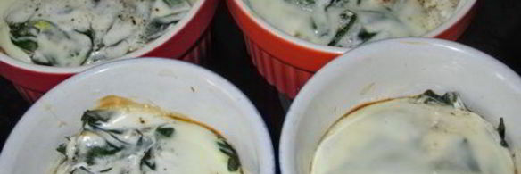 грибы, запеченные со шпинатом и яйцом