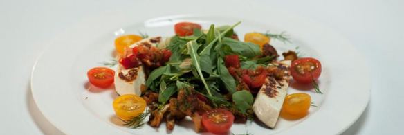 лисички с жареным адыгейским сыром