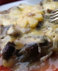 Лисички, запеченные в духовке с овощами