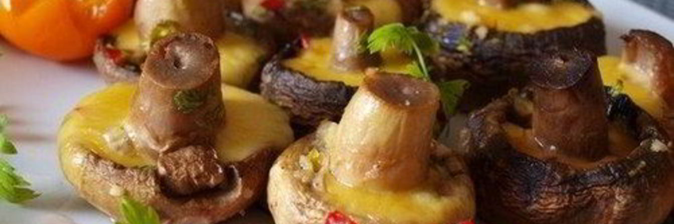 Острые шампиньоны с сыром из духовки
