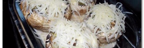 печеные шампиньоны с адыгейским сыром и соленым огурцом