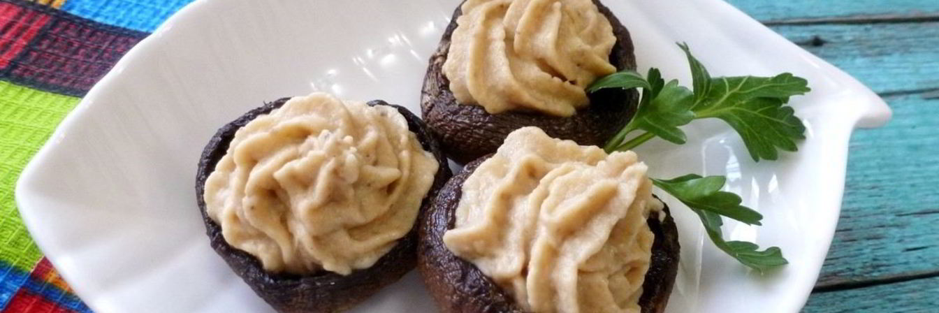 Шампиньоны, фаршированные чечевицей