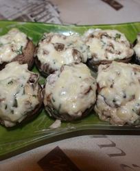 Шампиньоны, фаршированные кинзой и брынзой