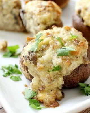 Шампиньоны, фаршированные курицей и сыром