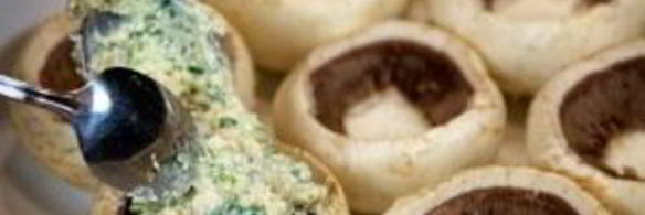 шампиньоны, фаршированные курицей и сыром