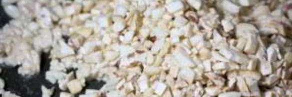 шампиньоны, фаршированные курицей и сыром