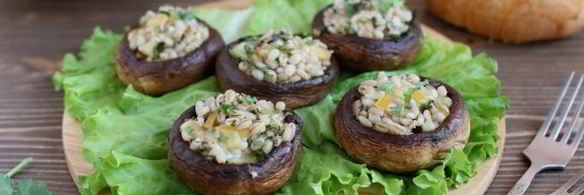 шампиньоны, фаршированные перловкой
