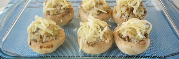 шампиньоны, фаршированные рисом и сыром