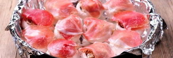 шампиньоны, фаршированные ветчиной и сыром, в духовке