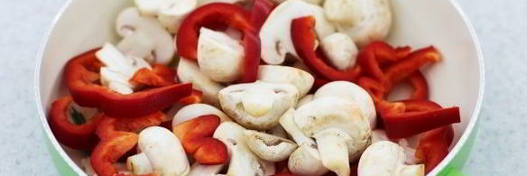 шампиньоны с болгарским перцем и пармезаном