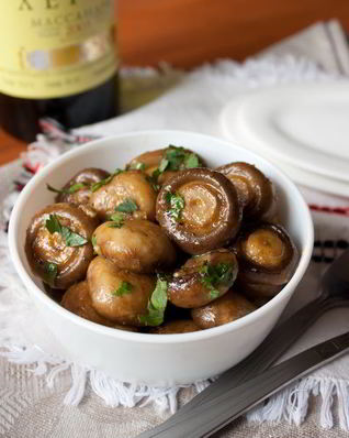 Шампиньоны с чесноком и хересом