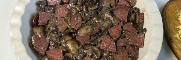 шампиньоны с колбасой