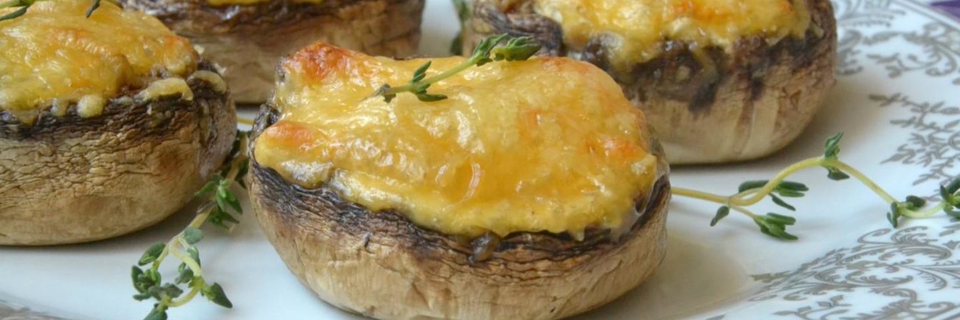Шампиньоны запеченные с баклажанами и сыром