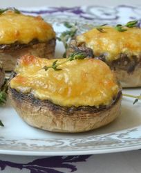 Шампиньоны запеченные с баклажанами и сыром