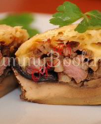 Шампиньоны, запеченные с беконом и сыром