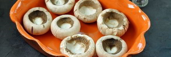 шампиньоны, запеченные с перепелиными яйцами