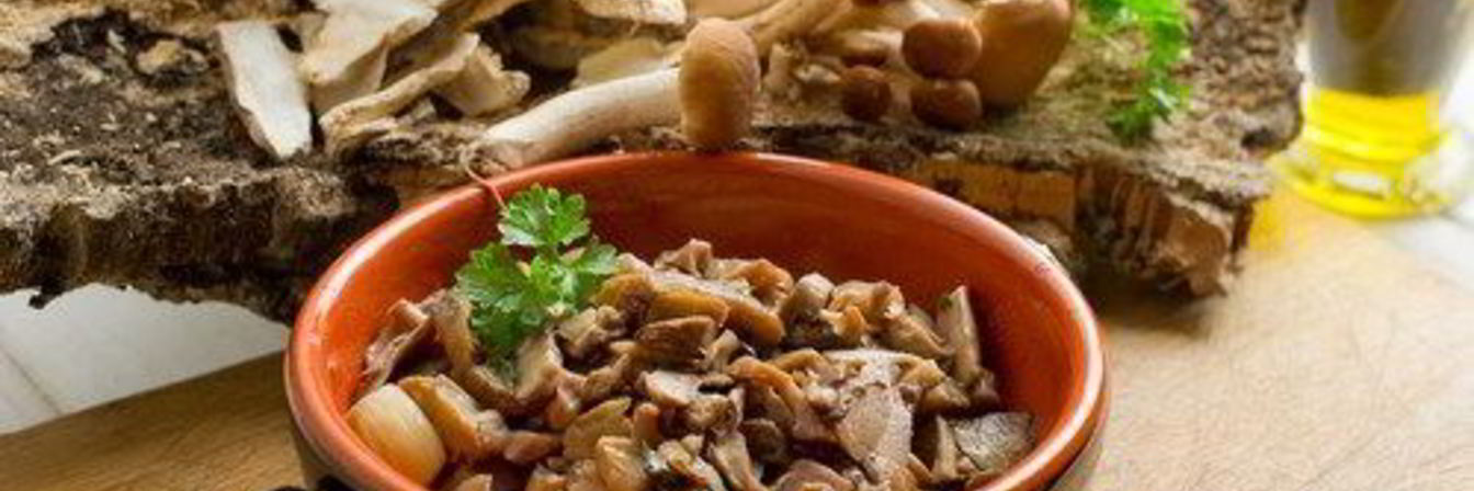 Запеченные грибы с чесноком и травами