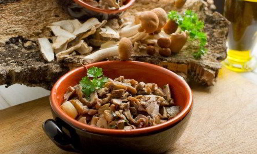 Рецепт запеченных грибов с чесноком и травами