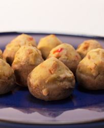 Запеченные шампиньоны с картофельной начинкой