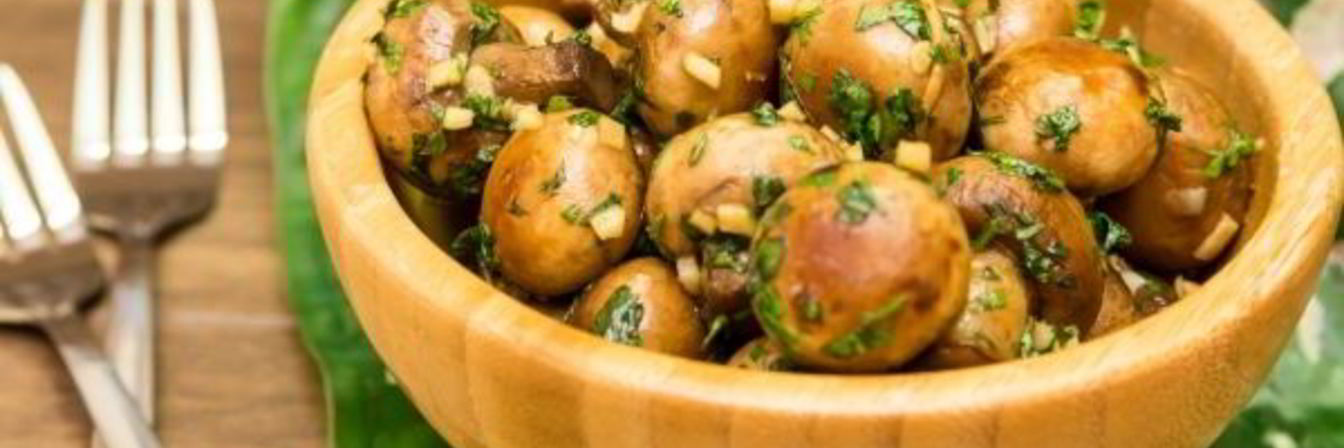 Жареные шампиньоны с чесноком и кинзой