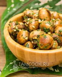 Жареные шампиньоны с чесноком и кинзой