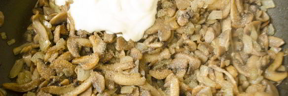 жареные шампиньоны со сметаной