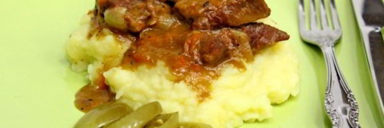 Гуляш из говядины в мультиварке